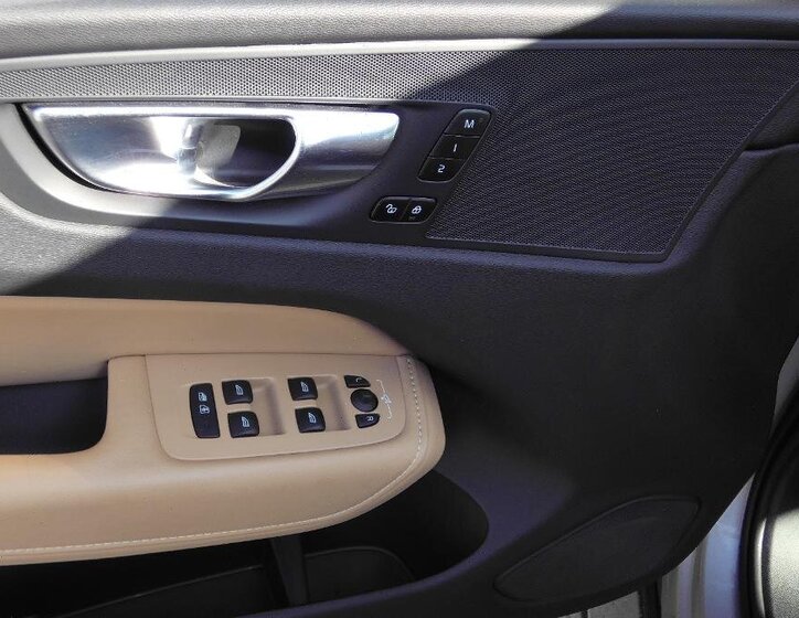 Volvo XC60 SUV / Terénní 2,0 l 145 kw