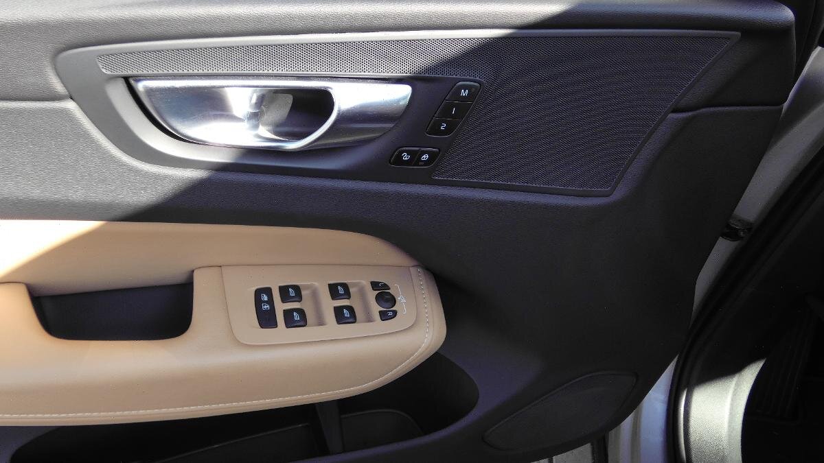 Volvo XC60 SUV / Terénní 2,0 l 145 kw