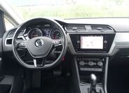 Volkswagen Touran 8