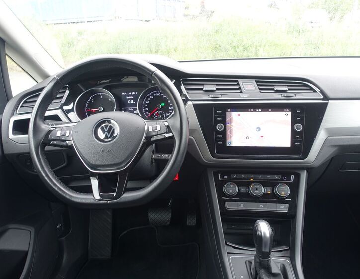 Volkswagen Touran 8