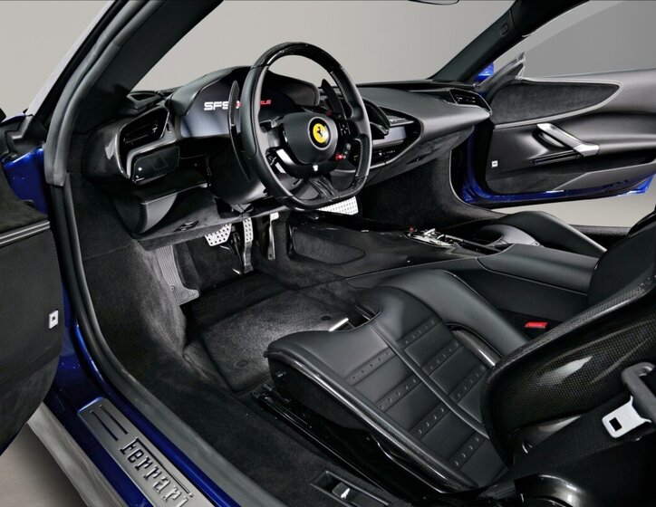 Ferrari SF90 Kupé 4,0 l 736 kw