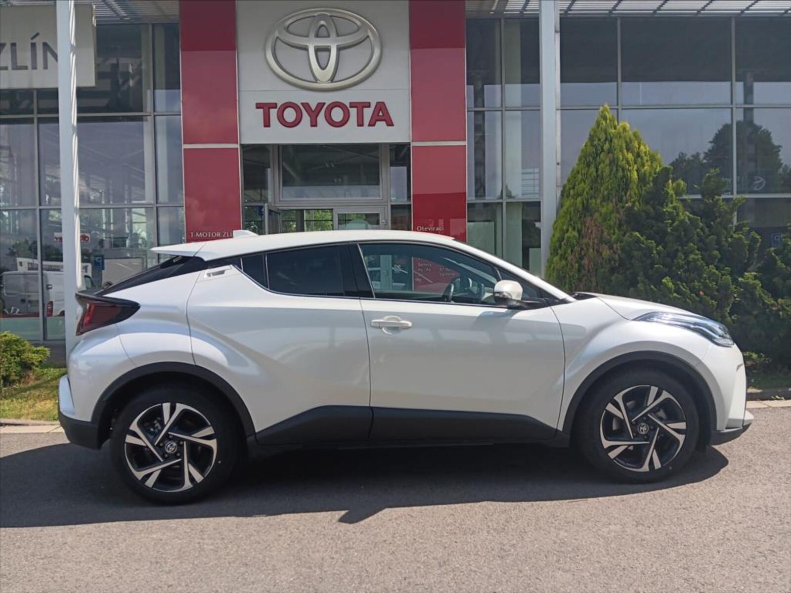 Toyota C-HR 2