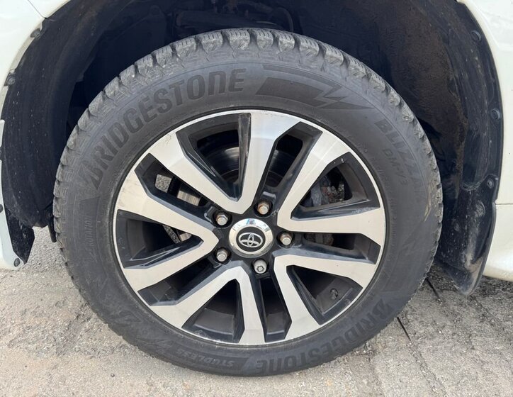 Toyota Land Cruiser SUV / Terénní 4,5 l 186 kw