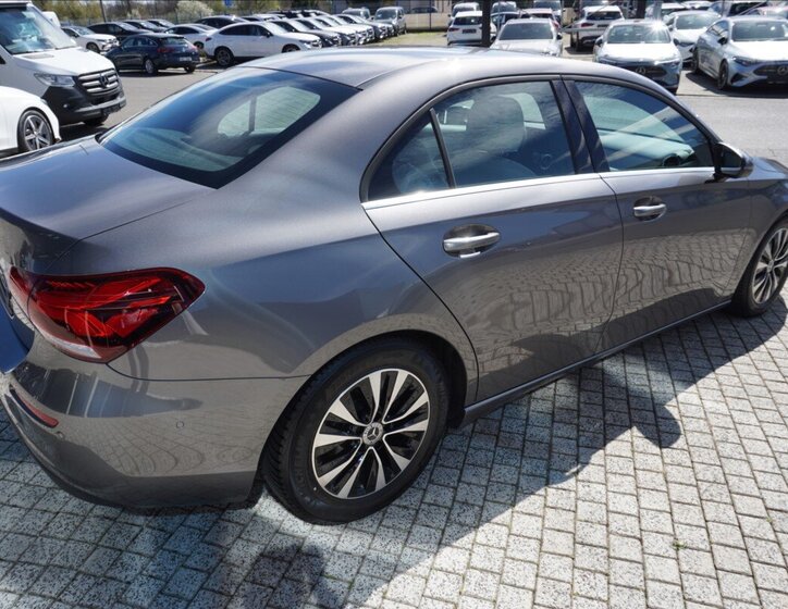 Mercedes-Benz Třídy A Sedan / Limuzína 1,3 l 100 kw