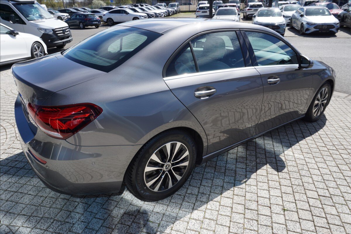 Mercedes-Benz Třídy A Sedan / Limuzína 1,3 l 100 kw