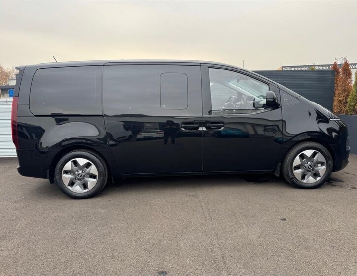 Hyundai Staria 5