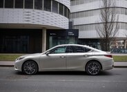 Lexus ES 300h Sedan / Limuzína 2,5 l 160 kw