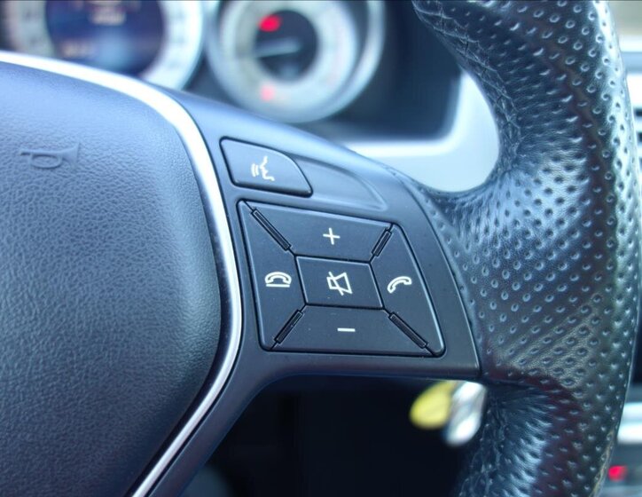 Mercedes-Benz Třídy E Sedan / Limuzína 2,1 l 125 kw