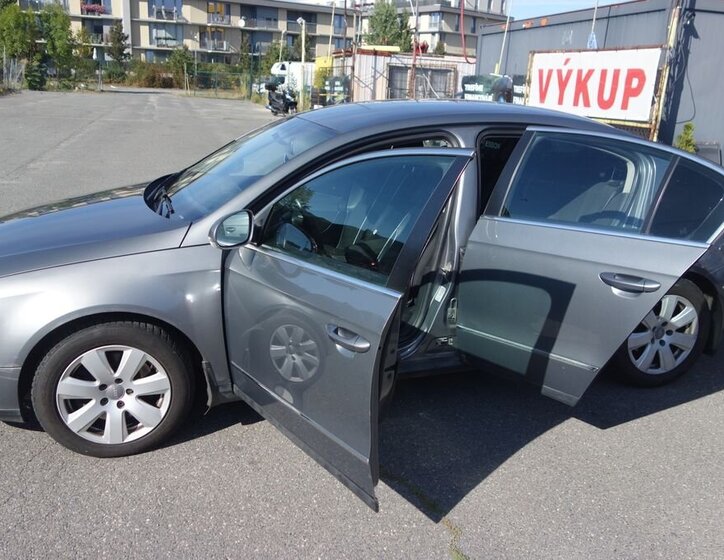 Volkswagen Passat Sedan 2,0 l 103 kw