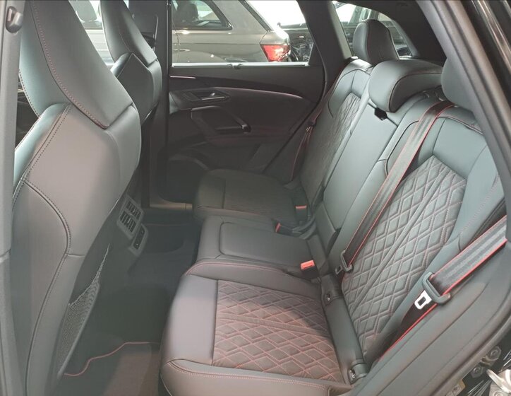 Audi Q5 SUV / Terénní 2,0 l 150 kw