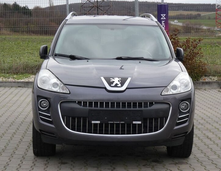 Peugeot 4007 13