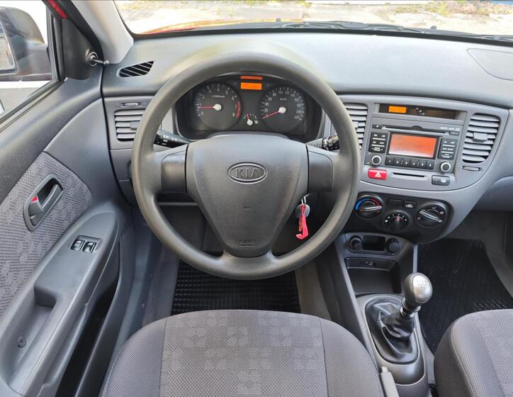 KIA Rio 16