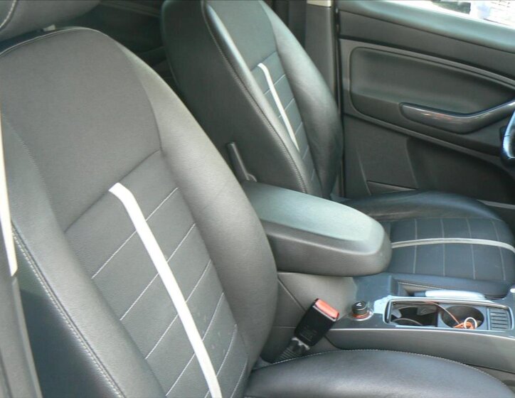 Ford Kuga SUV / Terénní 2,0 l 100 kw