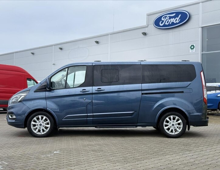 Ford Tourneo Custom 2