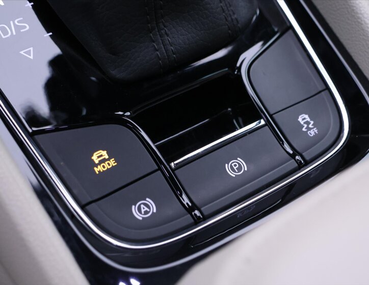 Škoda Karoq SUV / Terénní 1,5 l 110 kw