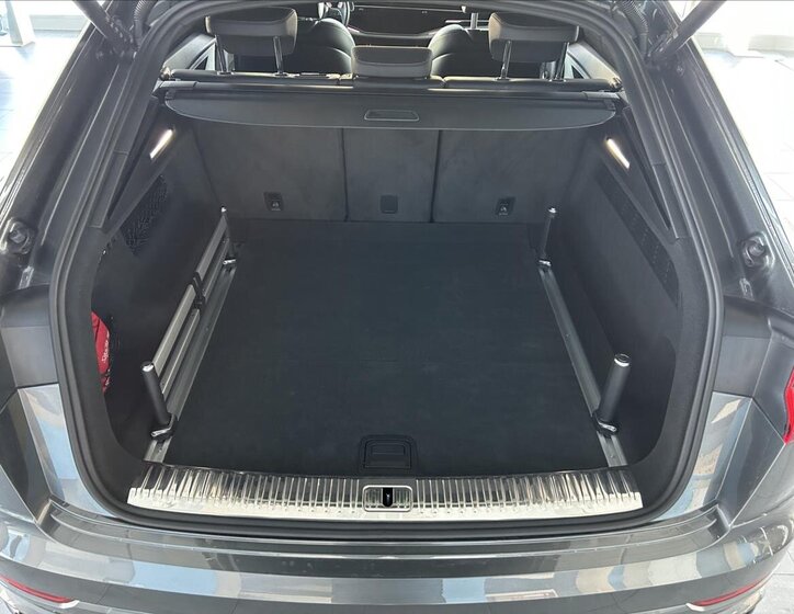 Audi Q8 SUV / Terénní 3,0 l 250 kw