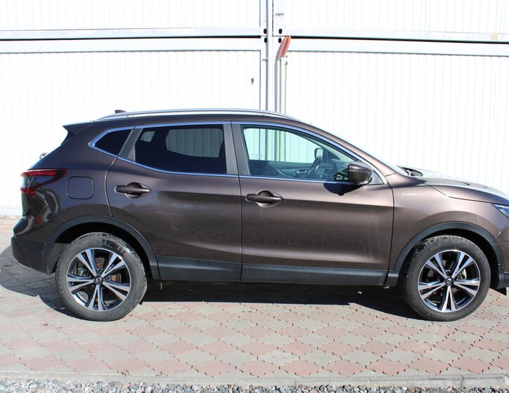 Nissan Qashqai SUV / Terénní 1,3 l 117 kw