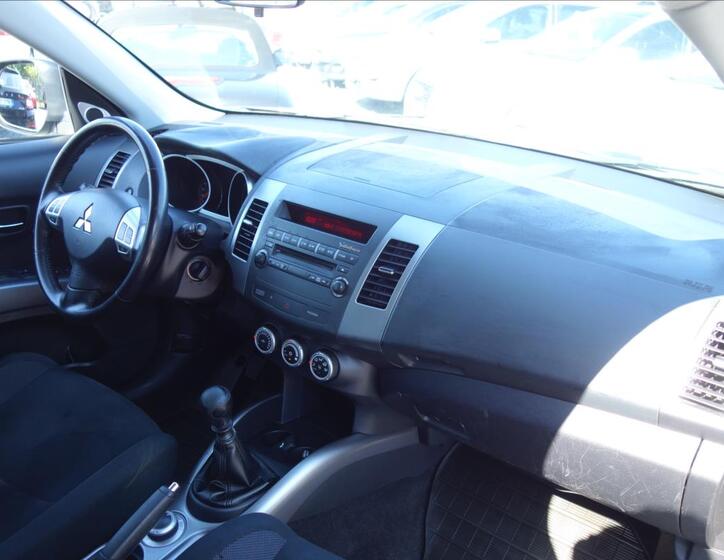 Mitsubishi Outlander 12