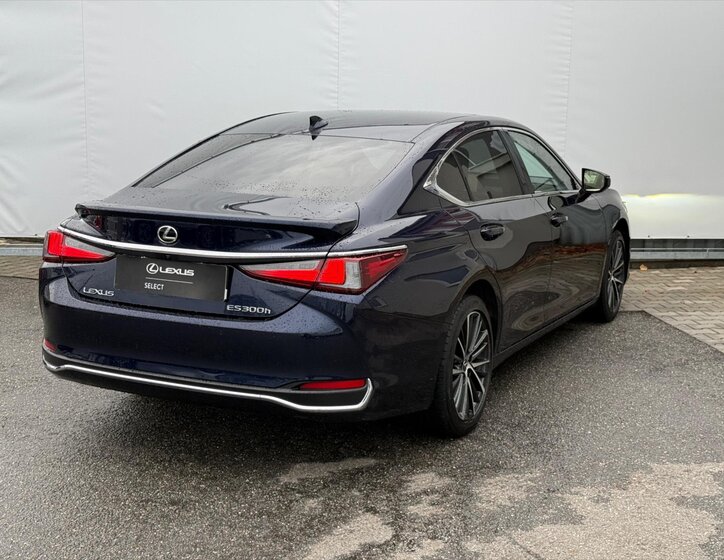 Lexus ES 300h Sedan / Limuzína 2,5 l 131 kw