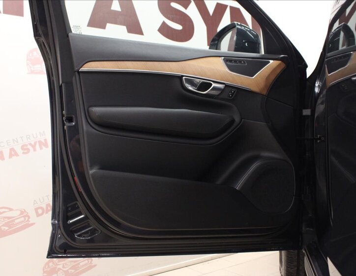 Volvo XC90 SUV 2,0 l 173 kw