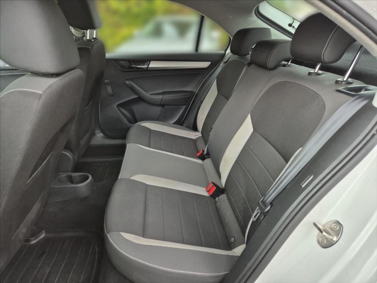 Škoda Rapid Sedan / Limuzína 999,0 70 kw