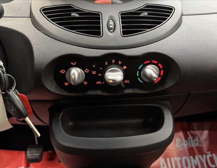 Renault Twingo Hatchback 1,1 l 55 kw