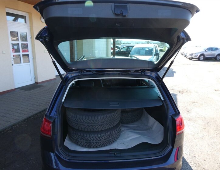 Volkswagen Golf Kombi 1,6 l 81 kw