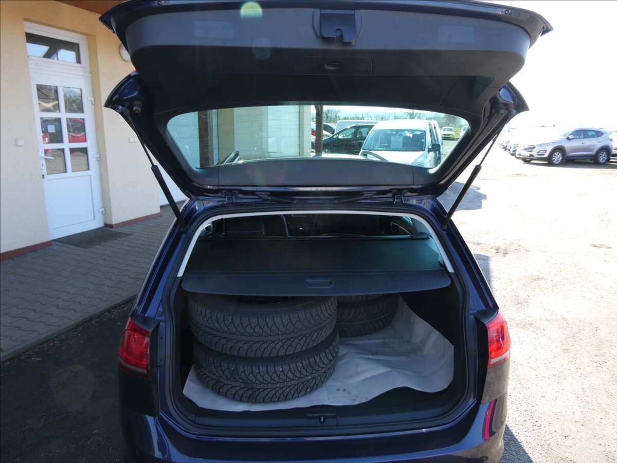 Volkswagen Golf Kombi 1,6 l 81 kw