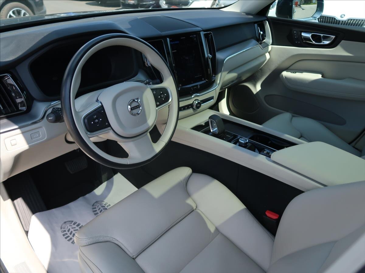 Volvo XC60 SUV / Terénní 2,0 l 145 kw
