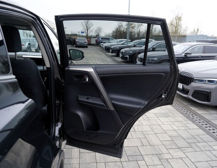 Toyota RAV4 SUV / Terénní 2,0 l 91 kw