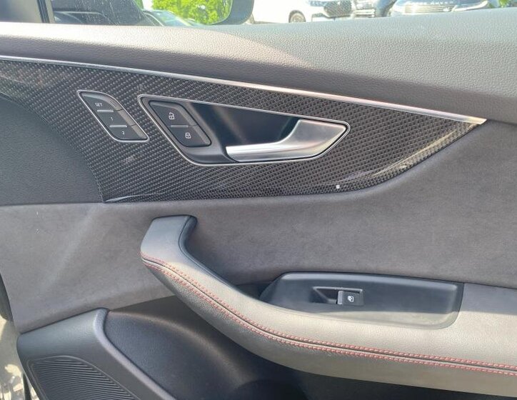 Audi SQ8 SUV 4,0 l 373 kw