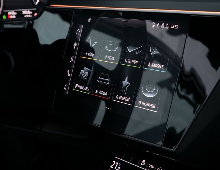 Audi e-tron SUV / Terénní 0,0 300 kw