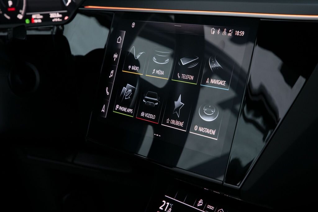 Audi e-tron SUV / Terénní 0,0 300 kw