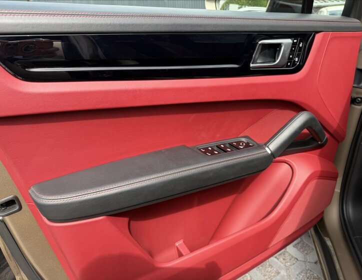 Porsche Cayenne SUV / Terénní 3,0 l 250 kw