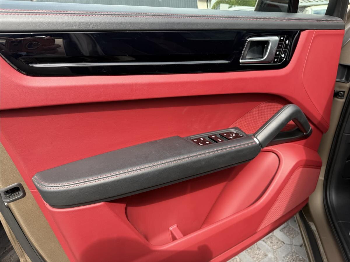Porsche Cayenne SUV / Terénní 3,0 l 250 kw