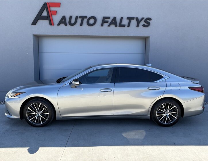 Lexus ES 300h Sedan / Limuzína 2,5 l 131 kw