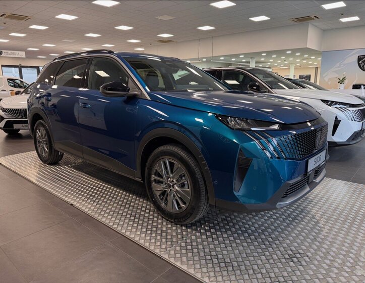 Peugeot 5008 SUV 1,2 l 107 kw
