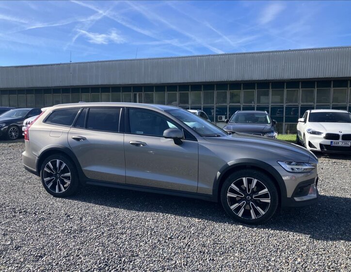 Volvo V60 Kombi 2,0 l 140 kw