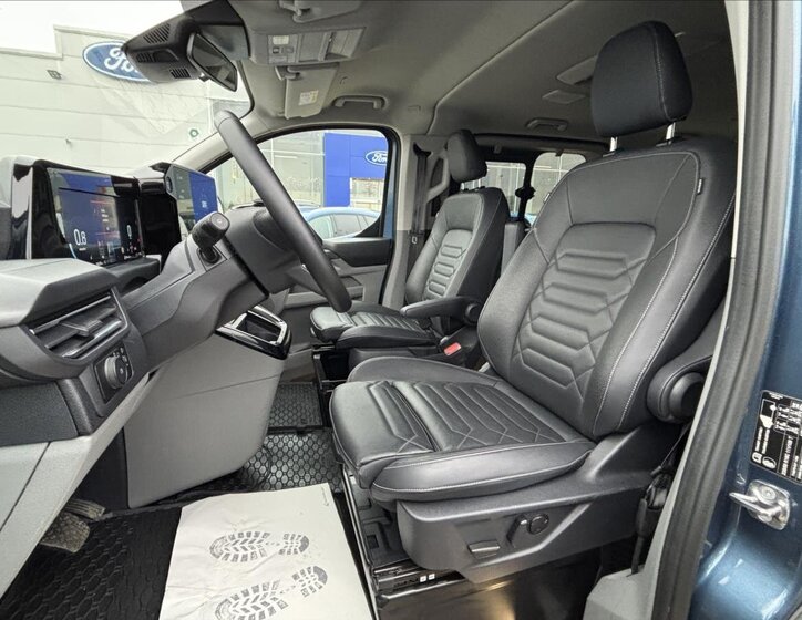 Ford Tourneo Custom 24