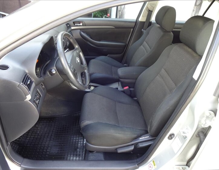 Toyota Avensis 16