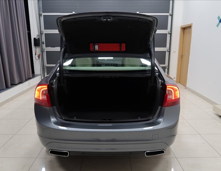 Volvo S60 Sedan / Limuzína 2,0 l 140 kw