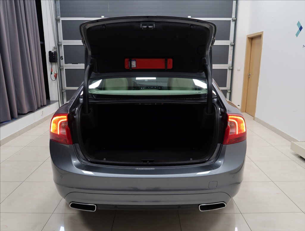 Volvo S60 Sedan / Limuzína 2,0 l 140 kw