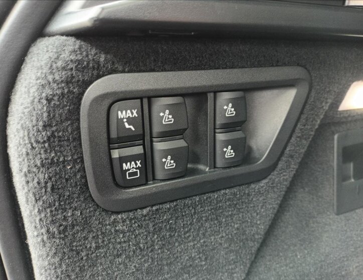 BMW X7 SUV / Terénní 4,4 l 390 kw