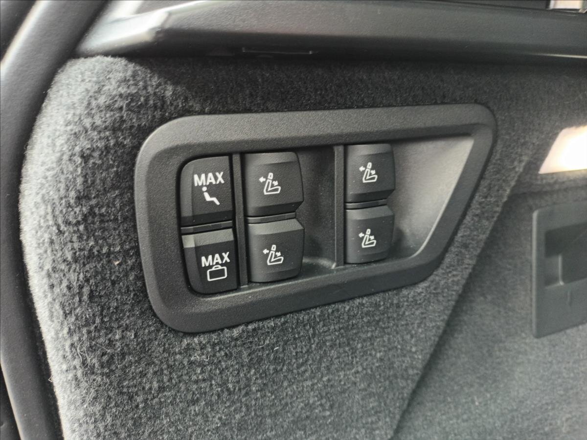 BMW X7 SUV / Terénní 4,4 l 390 kw