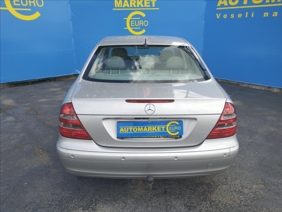 Mercedes-Benz Třídy E Sedan / Limuzína 1,8 l 120 kw