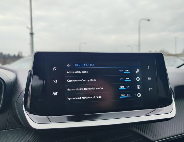 Peugeot 208 Hatchback 1,2 l 74 kw