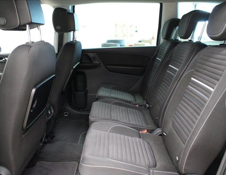 Volkswagen Sharan Kombi 2,0 l 103 kw