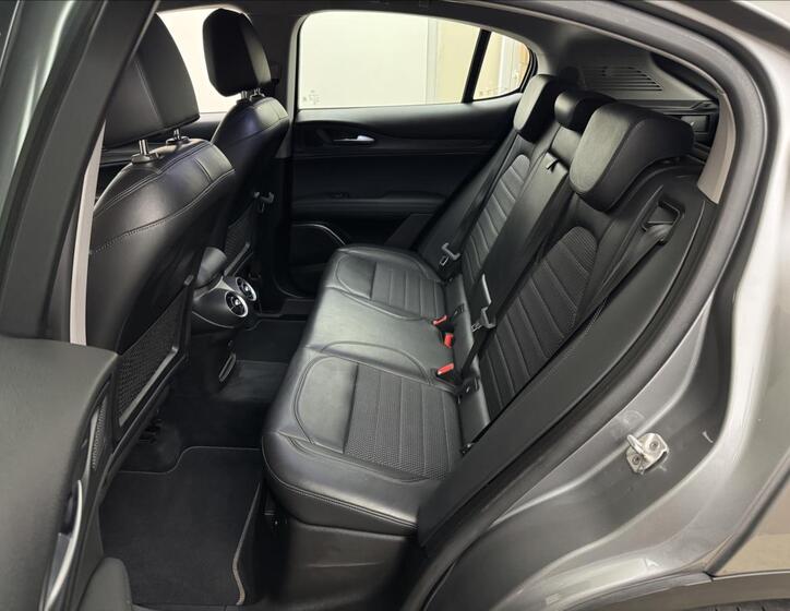 Alfa Romeo Stelvio 41