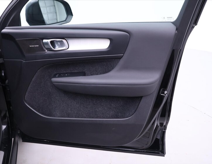 Volvo XC40 SUV 2,0 l 145 kw