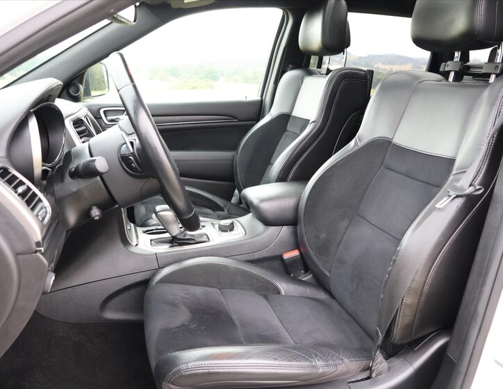 Jeep Grand Cherokee 12